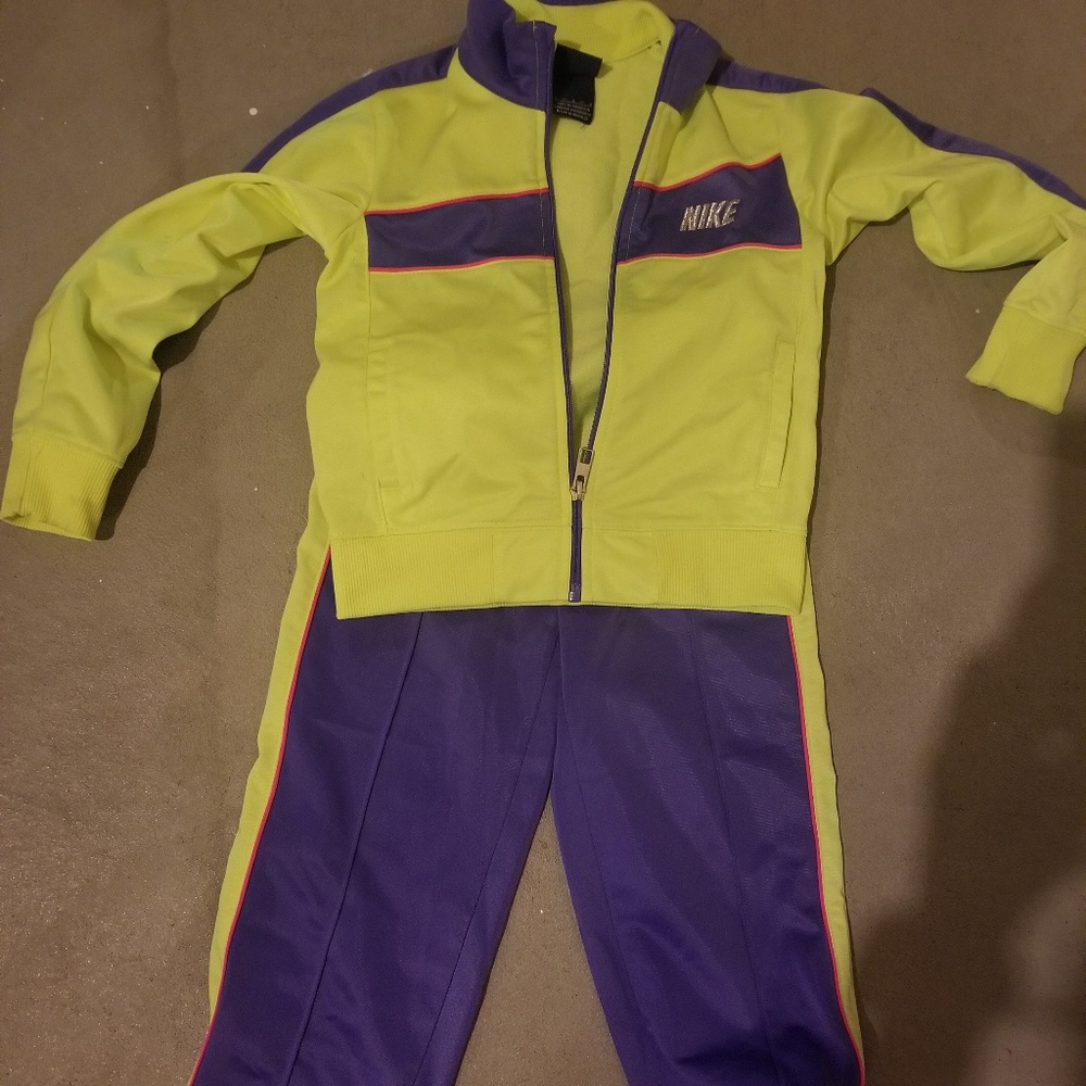Girls Nike sweatsuit